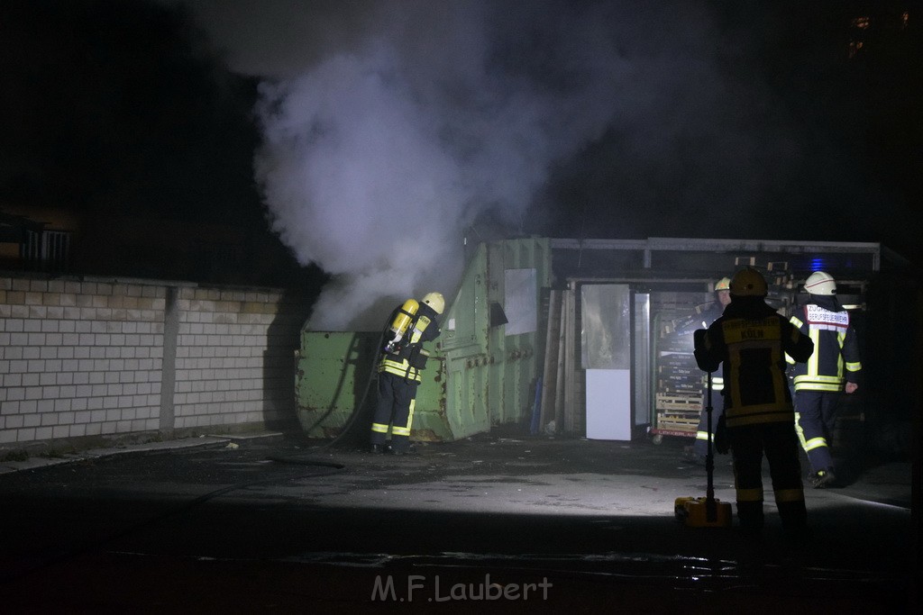 Feuer Papp Presscontainer Koeln Hoehenberg Bochumerstr P026.JPG - Miklos Laubert